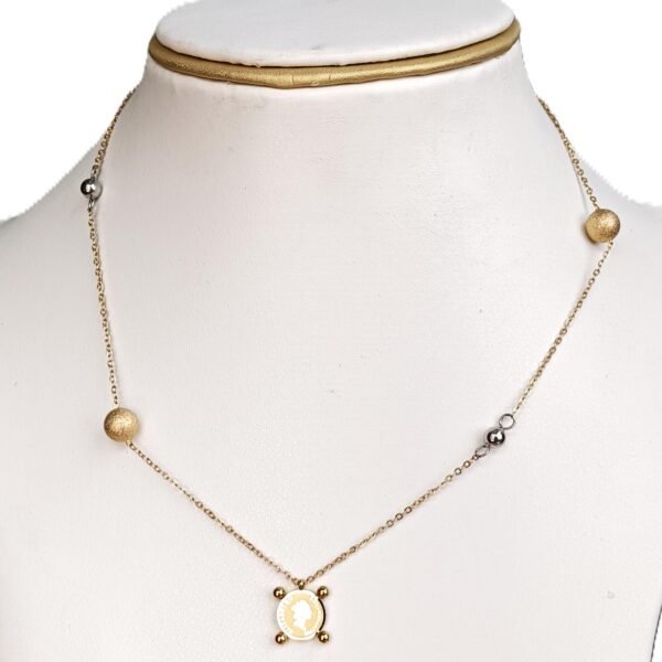 pendant with chain 002