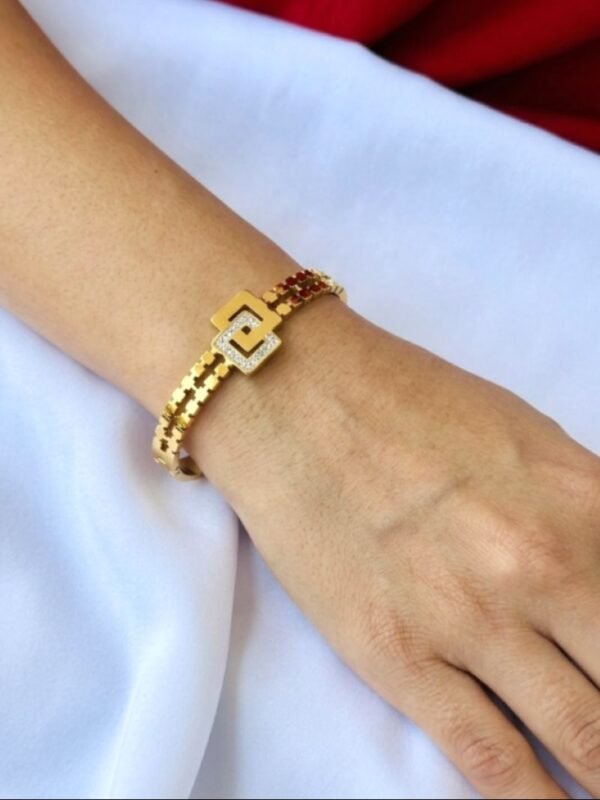 Interlocking square bracelet
